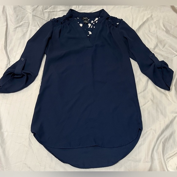 Rue 21 navy blue high low blouse with lace inlays around shoulders and back! - Picture 6 of 12